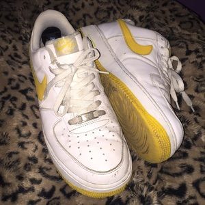Nike Air Force 1 - dark yellow